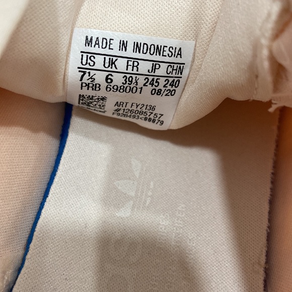 Adidas Sneaker size 7.5 - Picture 8 of 8